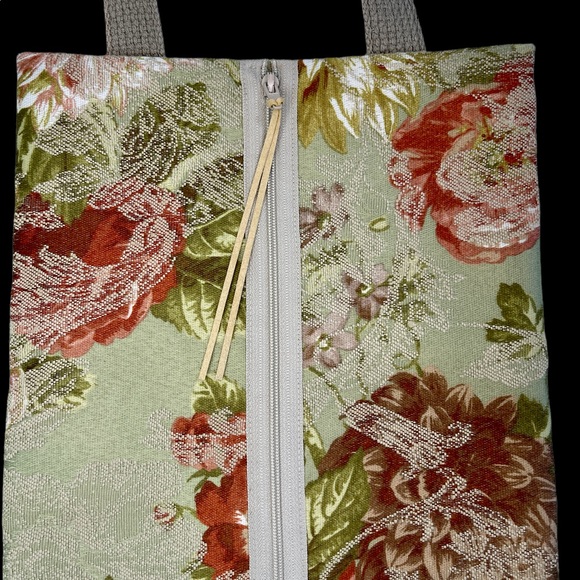 Handmade Floral Zip-Up Shoe Bag w/ Carrying Handle - Picture 4 of 10